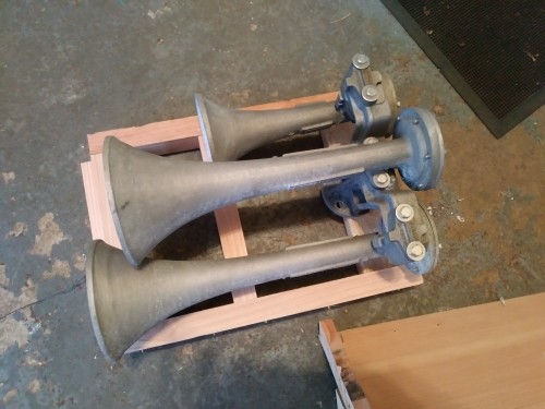 Here's how the horn came...just that the box which contained it has been dismantled.